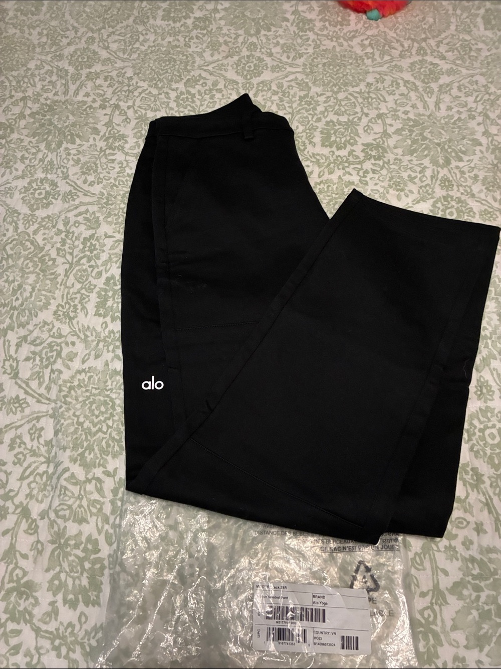 ALO Yoga Men’s Black Jogger Pants